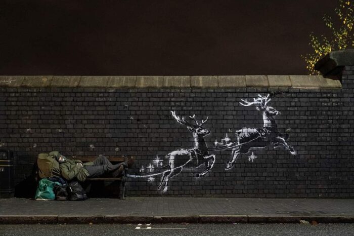 Banksy: il Babbo Natale dello street artist é un senzatetto di Birmingham