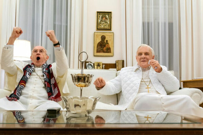 "I due Papi": il surreale incontro tra Bergoglio e Ratzinger che lascia spazio all'immaginazione