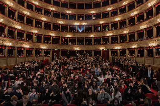 Unione Teatro di Roma scrive alla sindaca Raggi: perduti 24 milioni di euro, cosa intende fare?