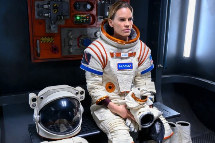 Su Netflix arriva "Away": Hilary Swank alle prese con un disperato viaggio su Marte