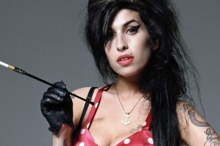 Nove anni senza Amy Winehouse: a volte la vita stessa è "una mano perdente"