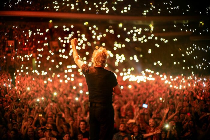 E' uscito Roger Waters: Us + Them, film dedicato al tour 2017-2018 del leggendario fondatore dei Pink Floyd