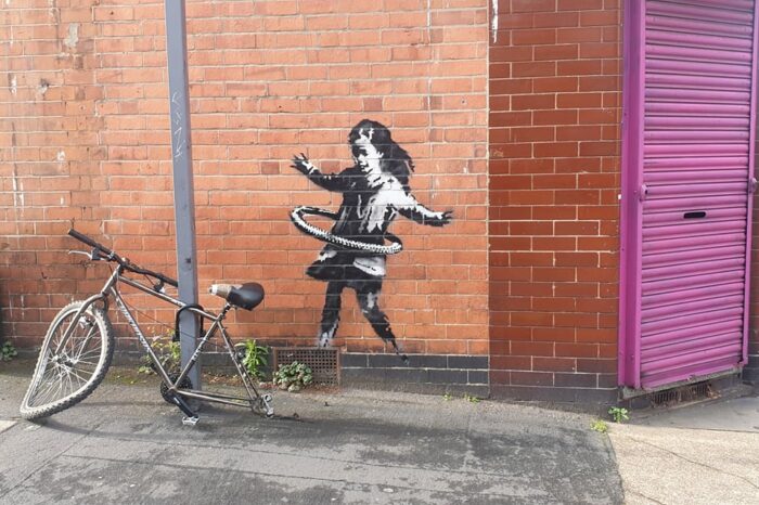 A Nottingham la nuova opera di Banksy: un omaggio alla città inglese più colpita dalla pandemia