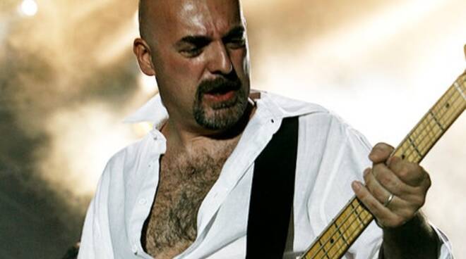 Scompare a 56 anni Luciano Ghezzi, lo storico bassista di Ligabue