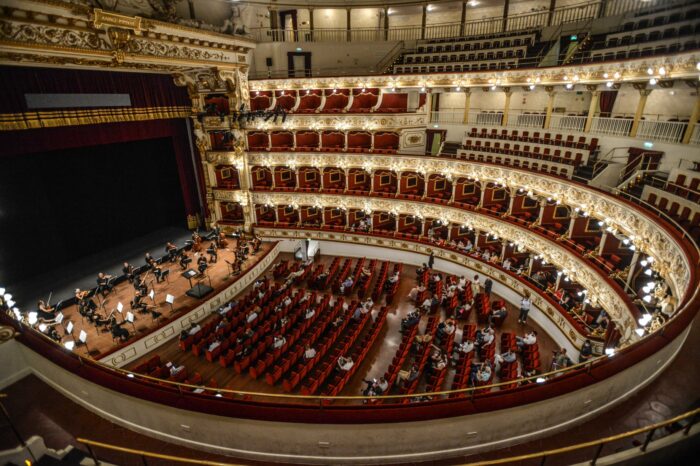 Coronavirus, 11 contagi al Teatro Petruzzelli di Bari: sospesa la programmazione artistica