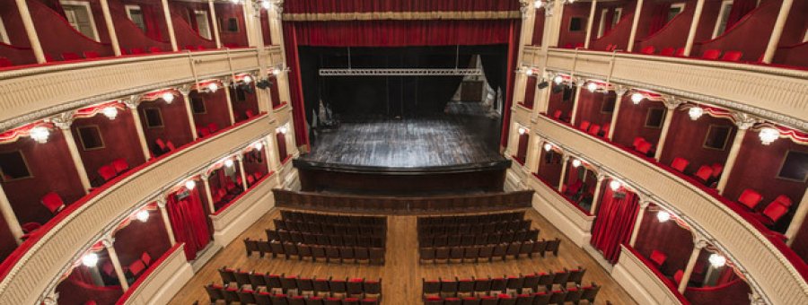 Sulmona, la rivoluzione sperimentale di Patrizio Maria D'Artista al teatro Caniglia