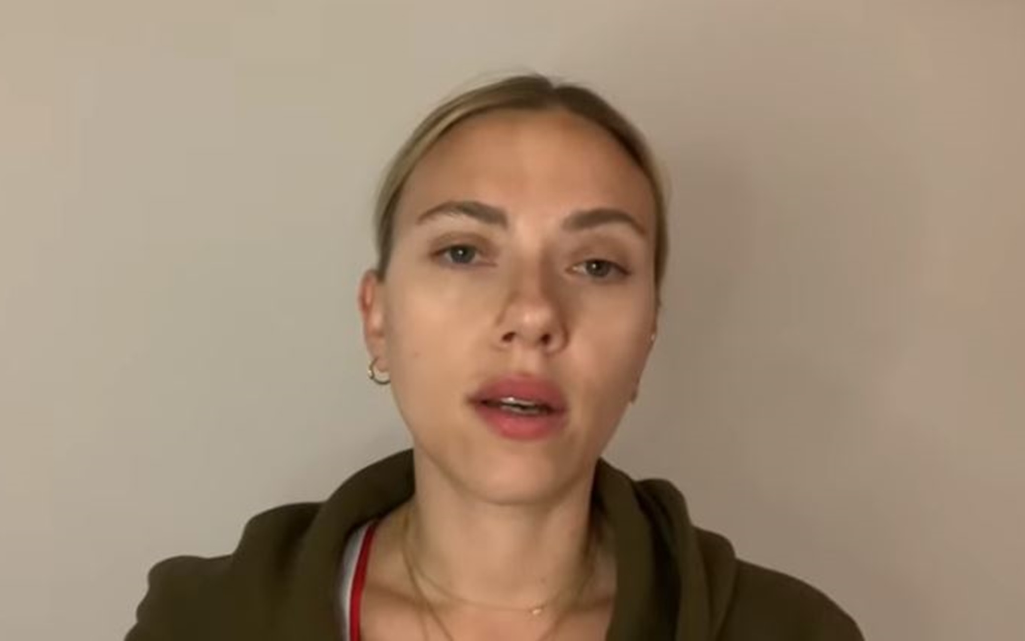 Scarlett Johansson chiede la scarcerazione di Patrick Zaki e altri 3 attivisti: "non siete soli"
