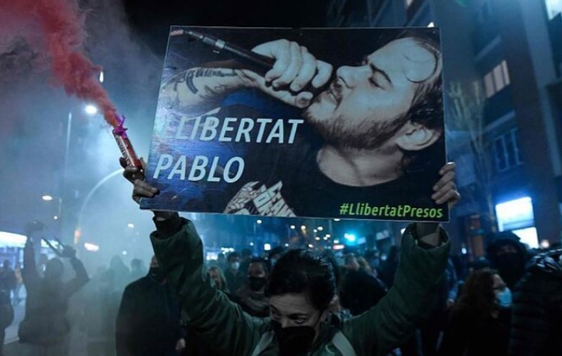 Hasel: l'arresto del rapper catalano incendia la Spagna
