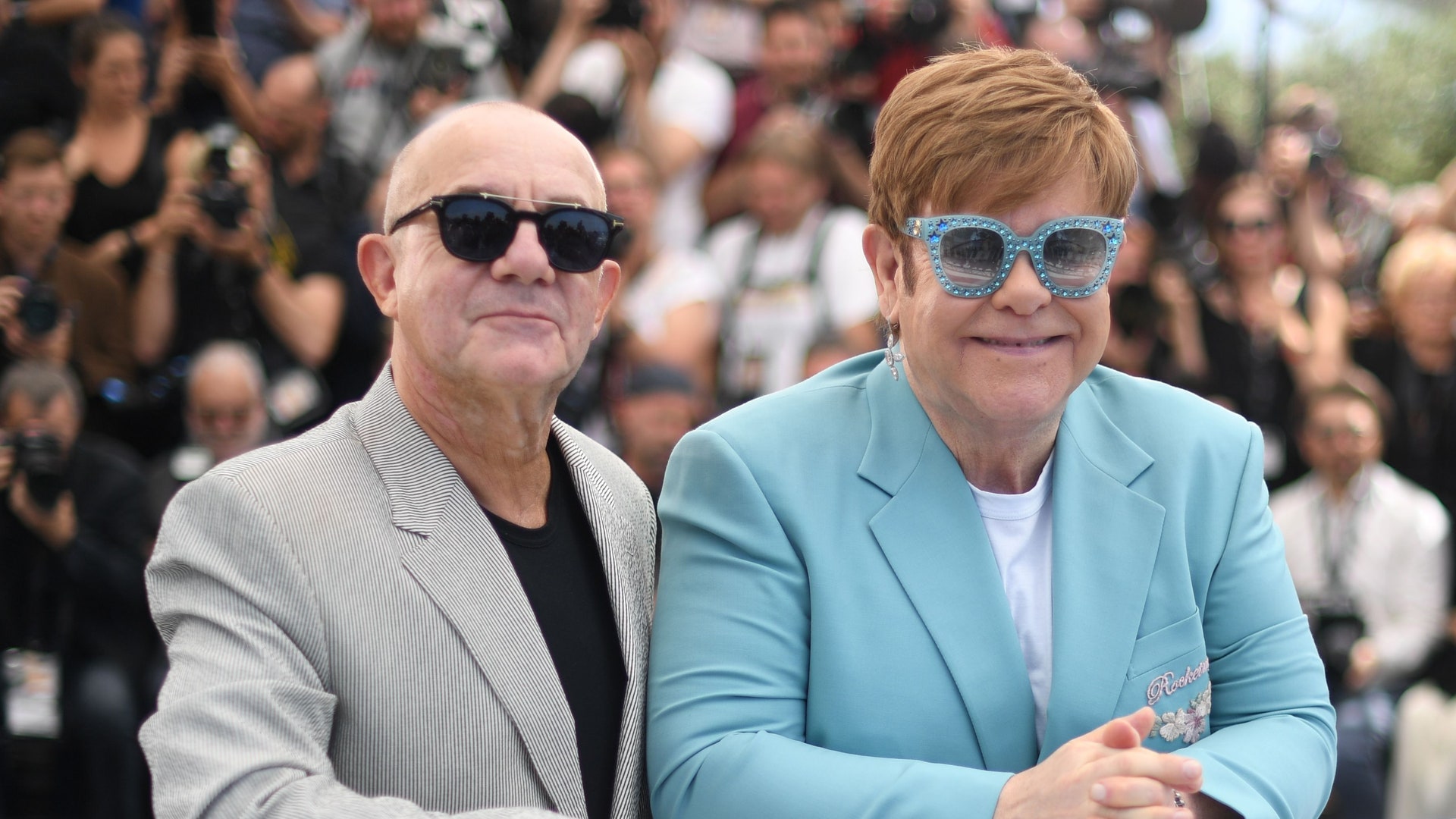Elton John contro il Vaticano: chiude alle unione gay ma trae profitto su di esse