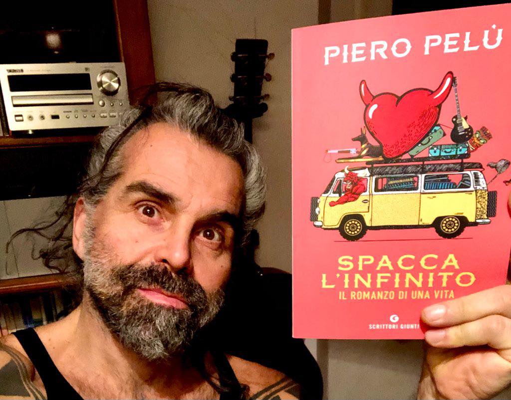 Piero Pelù presenta "Spacca l’infinito", l'autobiografia sotto forma di romanzo