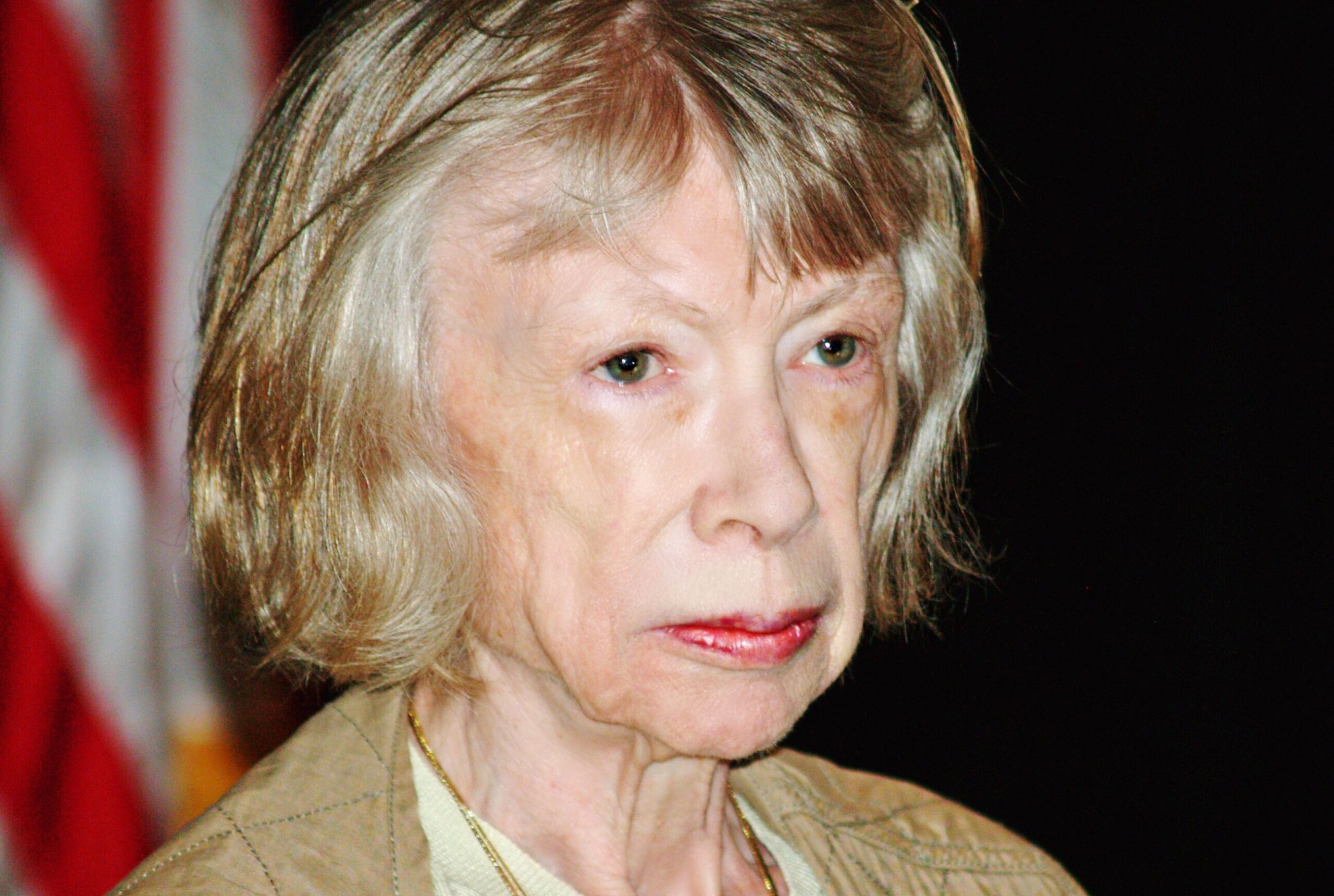 Addio a Joan Didion: giornalista, sceneggiatrice e romanziera