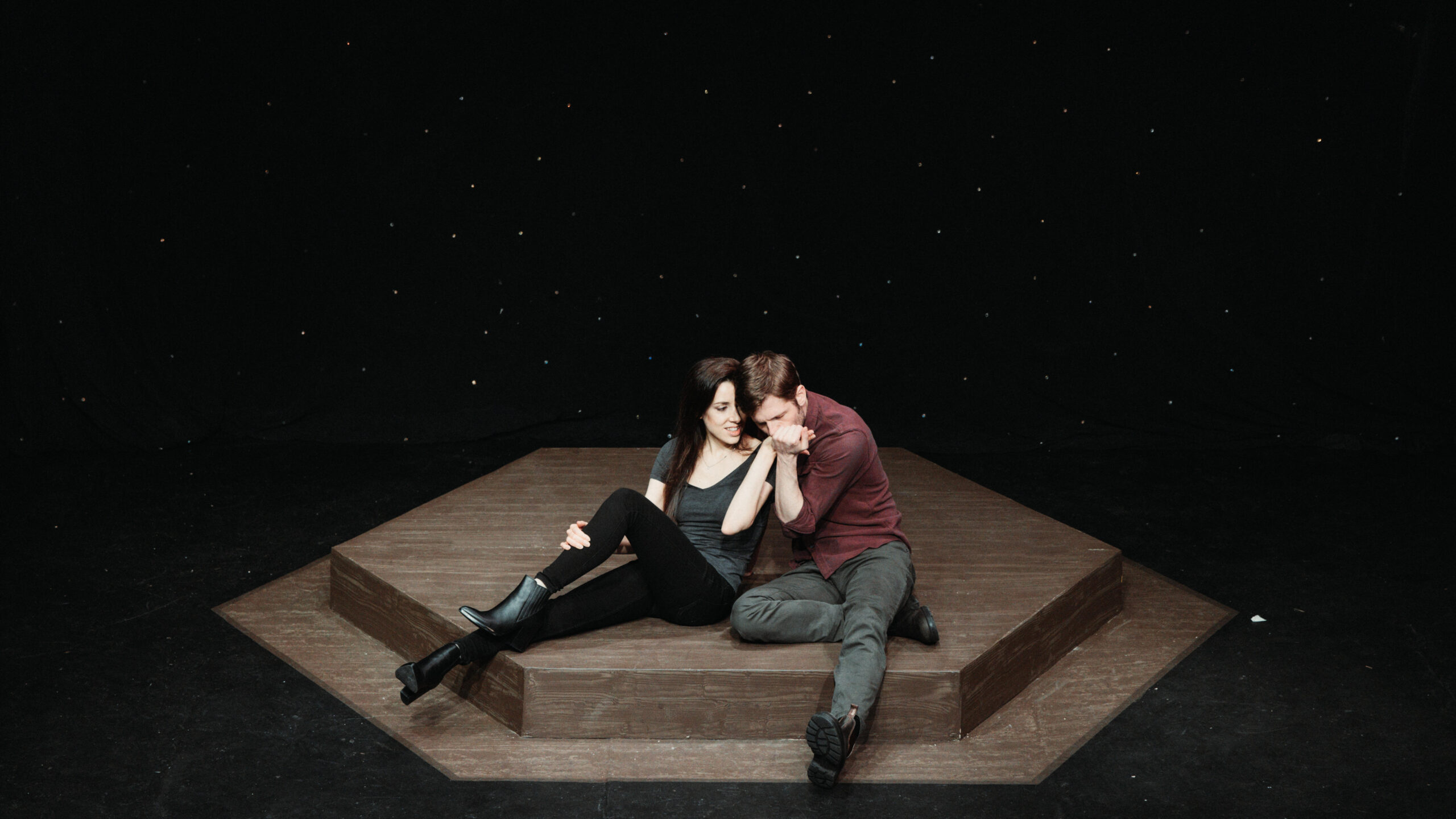 Al Teatro Belli di Roma va in scena "Constellations": amore contro passione