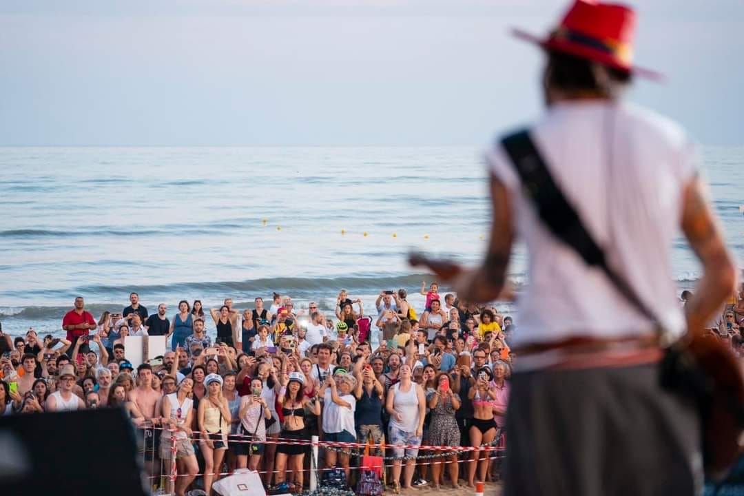 Jova Beach Party: "le spiagge e i corsi d'acqua non sono discoteche da spianare e tombare"