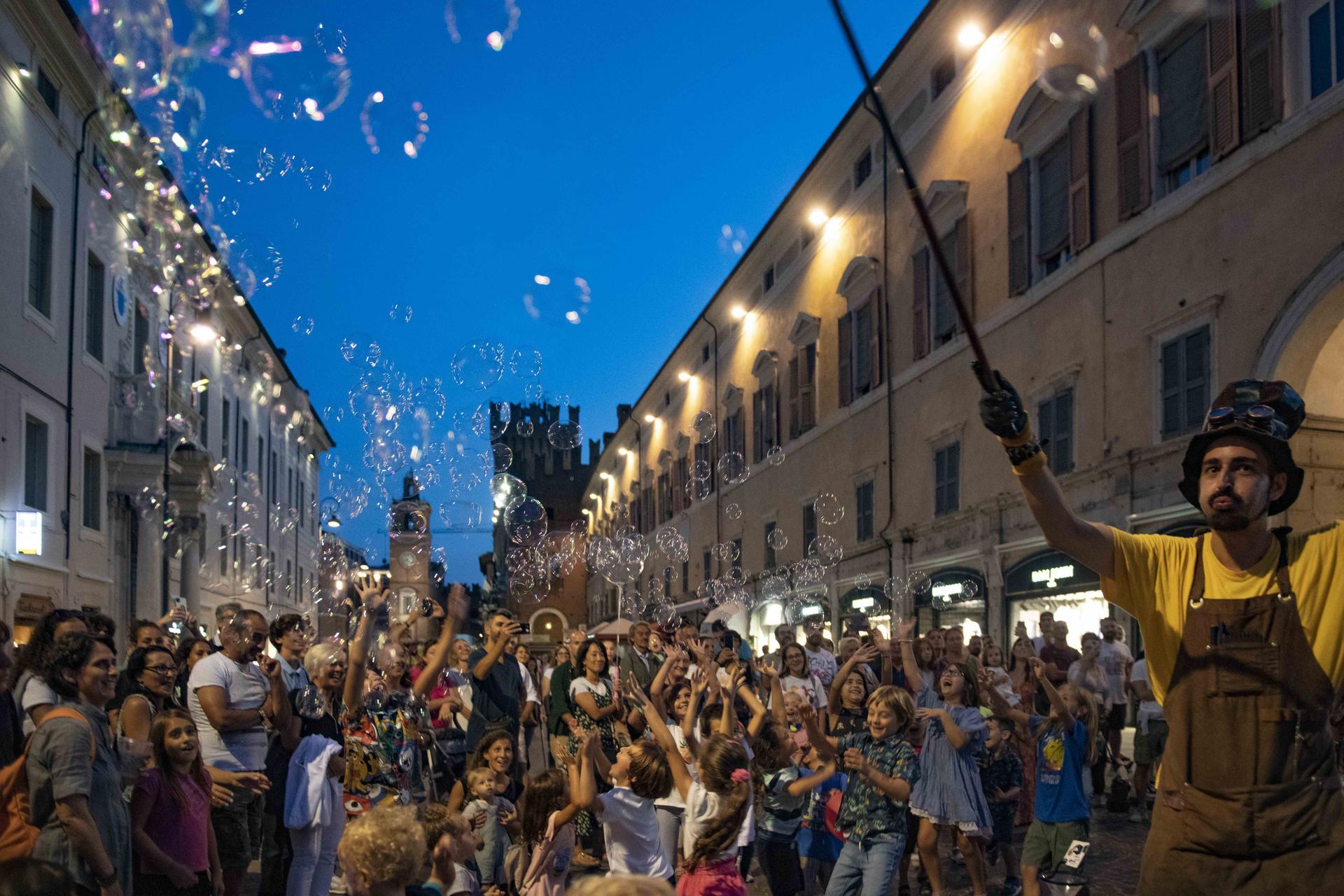 Numeri da capogiro per il Ferrara Buskers Festival: 700mila persone per un'edizione da record
