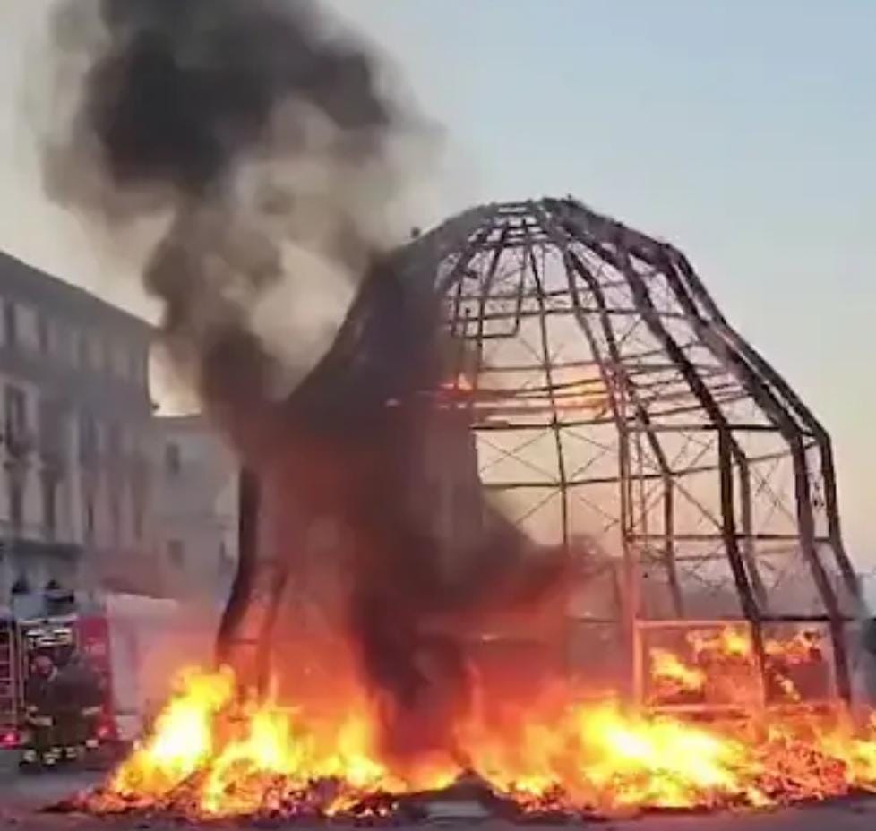 Incendio a Napoli distrugge la "Venere degli stracci" di Pistoletto
