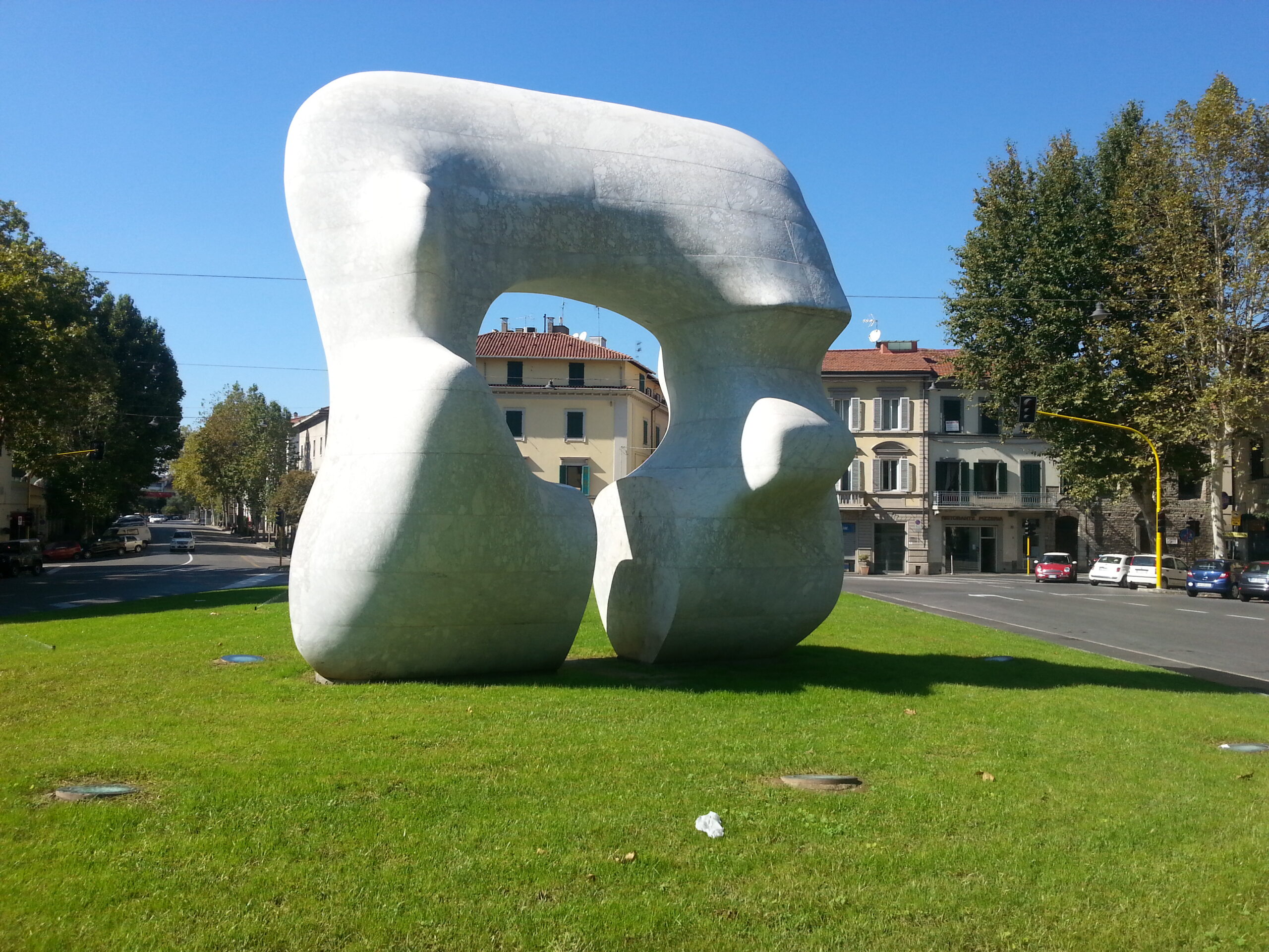 Al via il restyling della "Forma squadrata con taglio", opera di Henry Moore simbolo di Prato