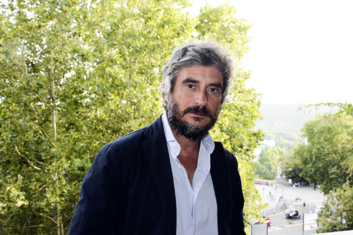 Federico Palmaroli sbarca alla Sala Umberto di Roma con "Le più belle frasi di Osho"