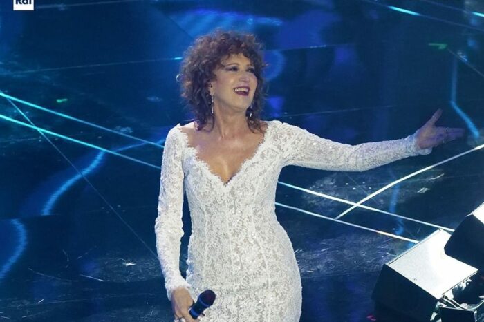 Sanremo 2024. Fiorella Mannoia sul palco dell'Ariston con un inno alle donne